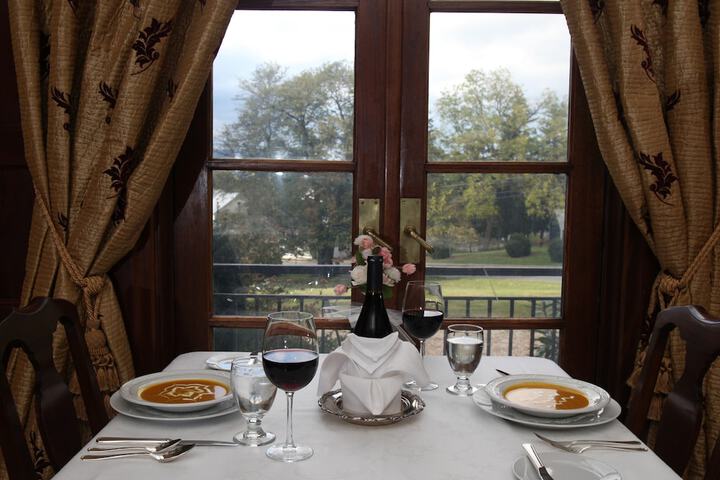 Dining 90 of 134