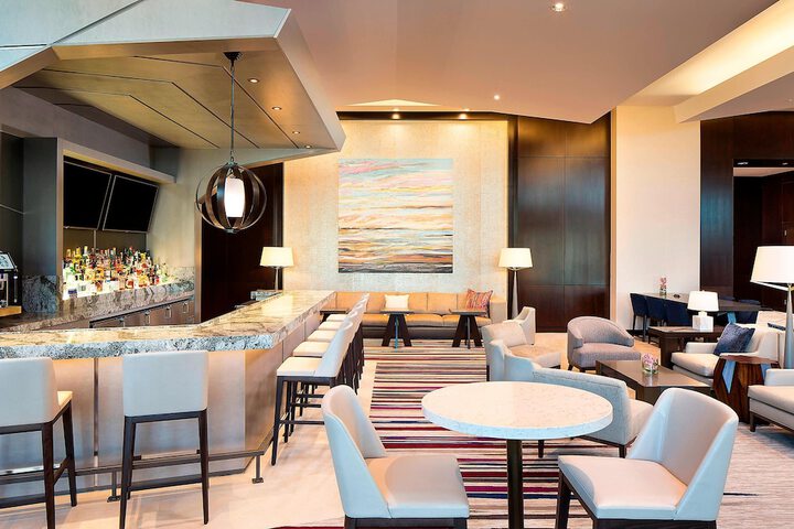 Lounge 95 of 135