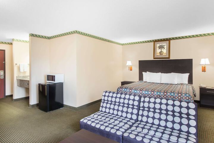 Room 11 of 15