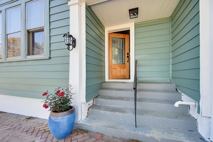 Waterfront Portsmouth Apt: 1 / 2 Mi to Dtwn & Ferry