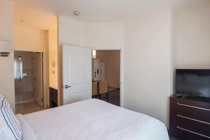 Room 17 of 34