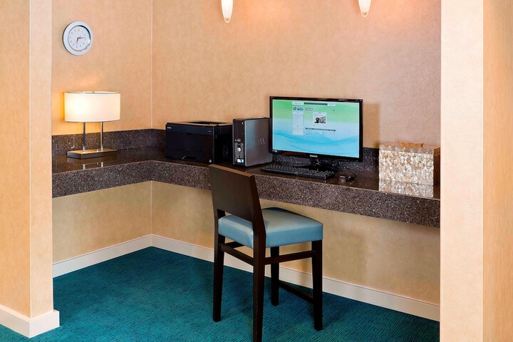 Business Center 16 of 17