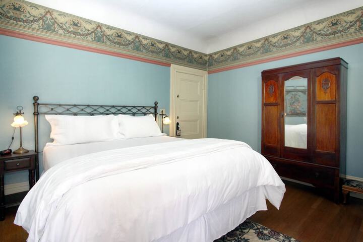 Room 44 of 72