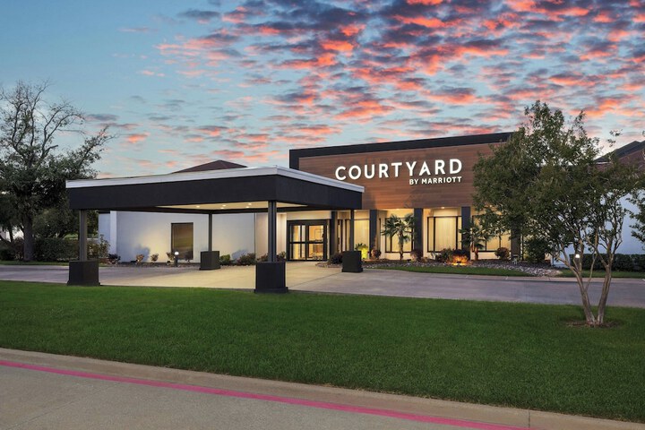 Courtyard by Marriott Dallas-Fort Worth / Bedford