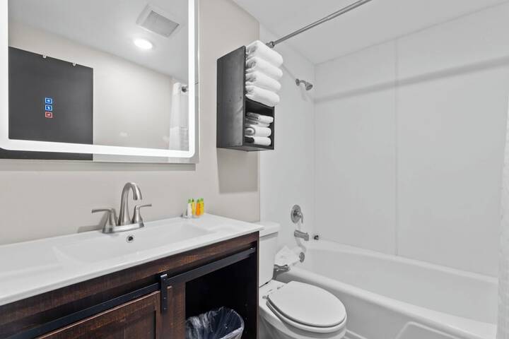 Room 20 of 28