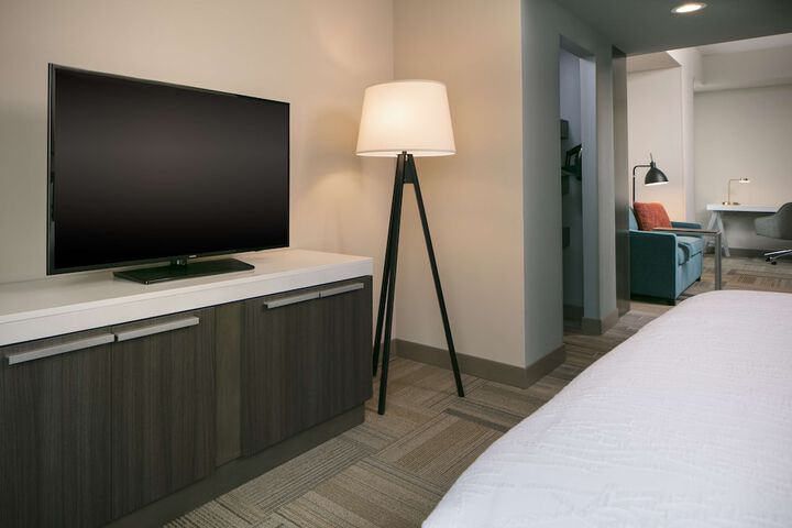 Room 27 of 49