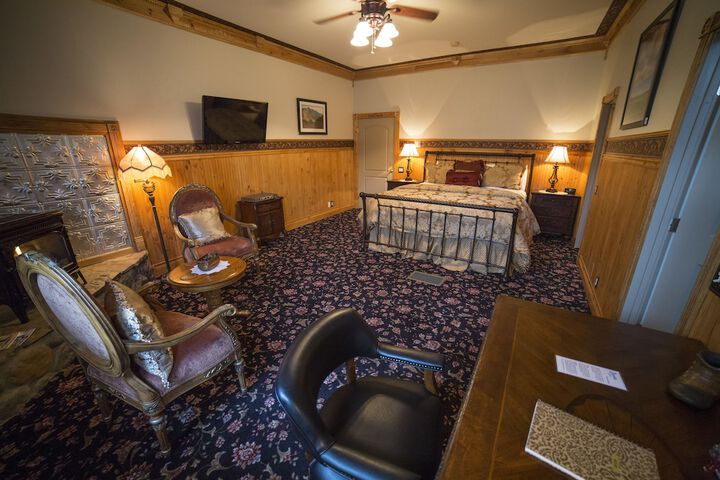 Room 34 of 132