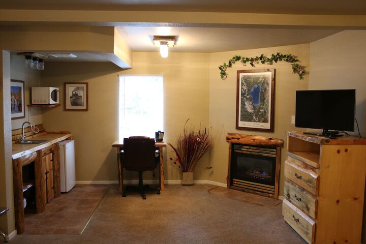 Room 6 of 36