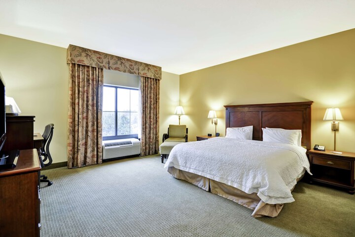 Hampton Inn & Suites North Charleston-University Blvd