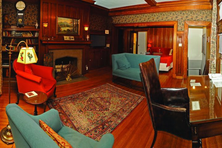 Room 10 of 23