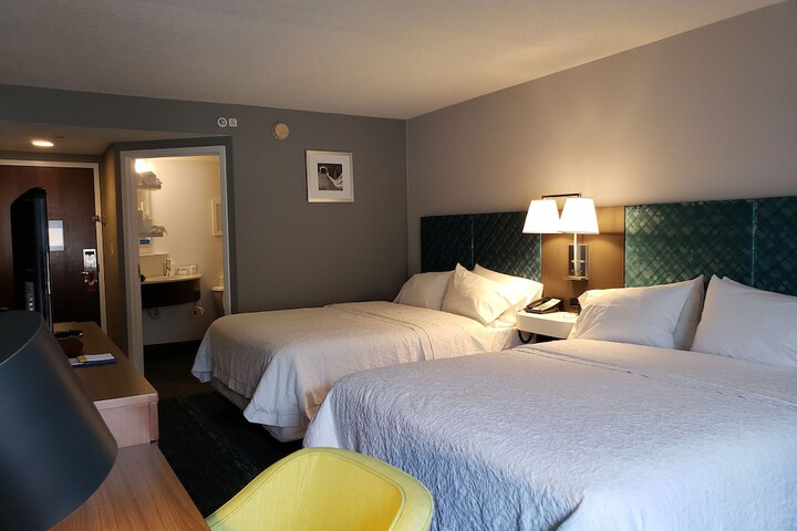 Room 52 of 169