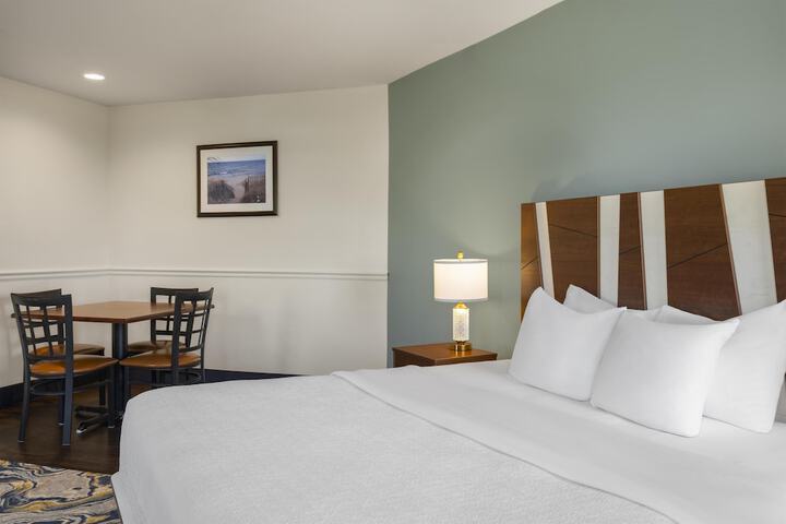 Hotel Chequamegon BW Signature Collection