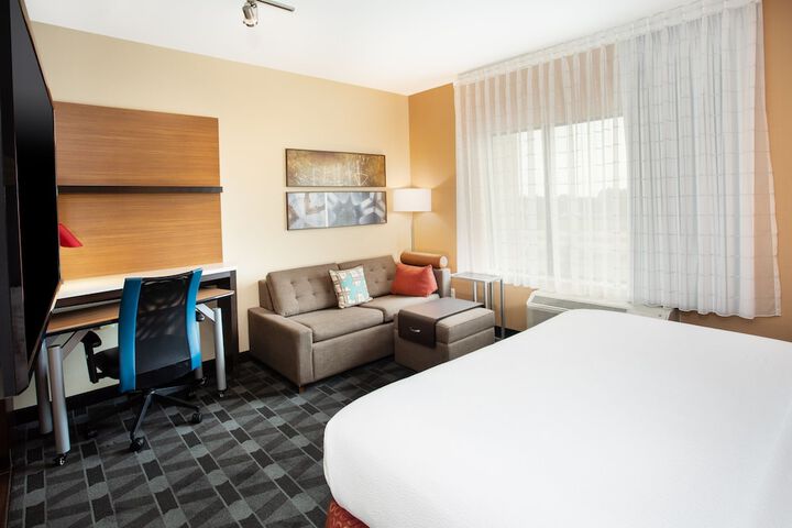 Room 32 of 65
