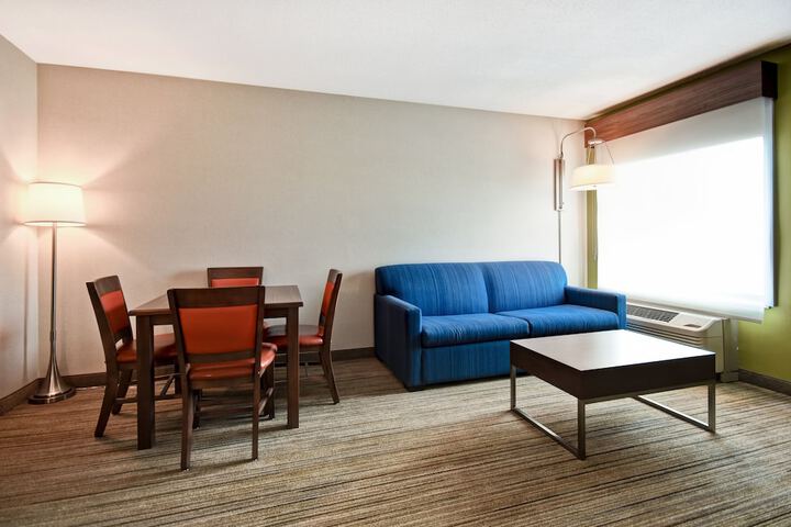 Holiday Inn Express Newport North - Middletown by IHG