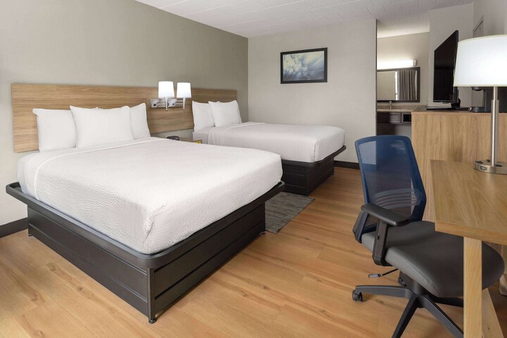 Room 17 of 34