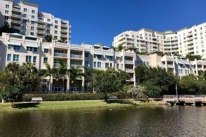 Luxury Near the Beach! Beach pass included!