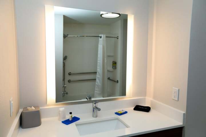 Holiday Inn Express : Hillsboro I-35 by IHG