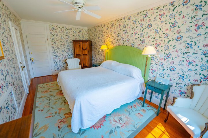 The Colony Hotel