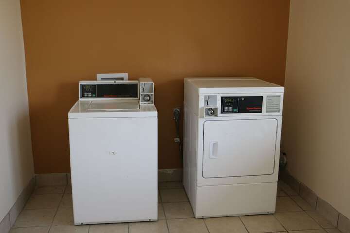 Room 4 of 8