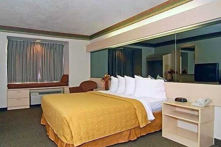 Room 35 of 41
