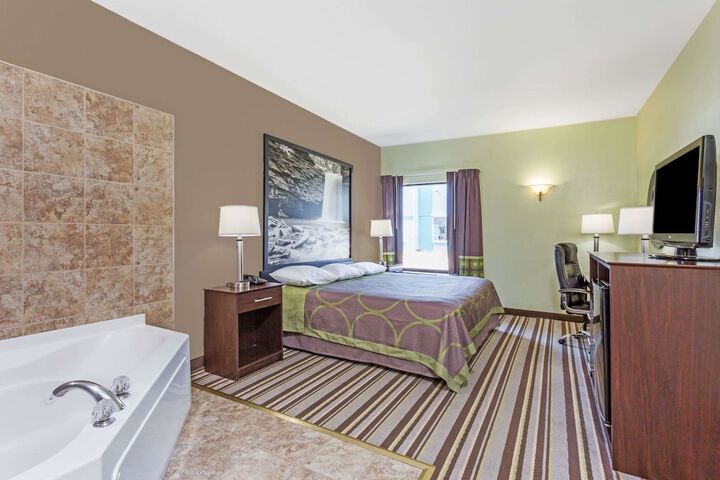 Super 8 by Wyndham Hull Street Midlothian / Richmond Area
