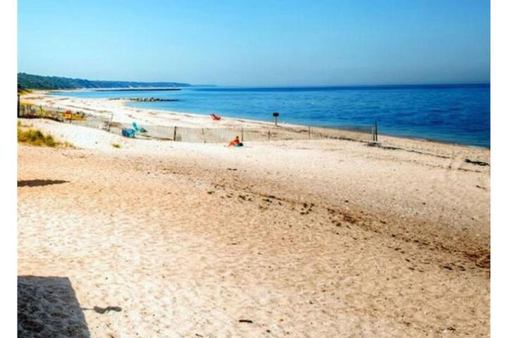 Seaside Stay: Waterfront with Views & Beach Access