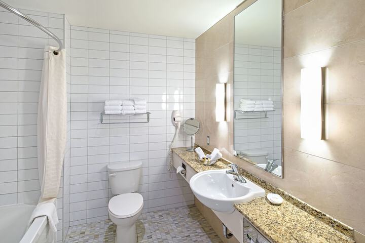 Le Square Phillips Hotel & Suites