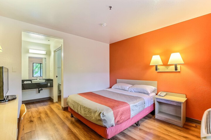 Motel 6 Pinole CA