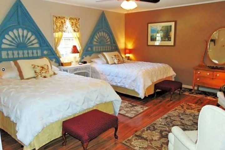 Maple Leaf Cottage Inn