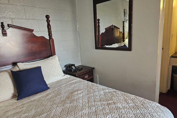 Room 22 of 38