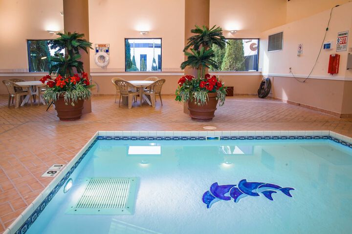 Grand Marquis Waterpark Hotel & Suites