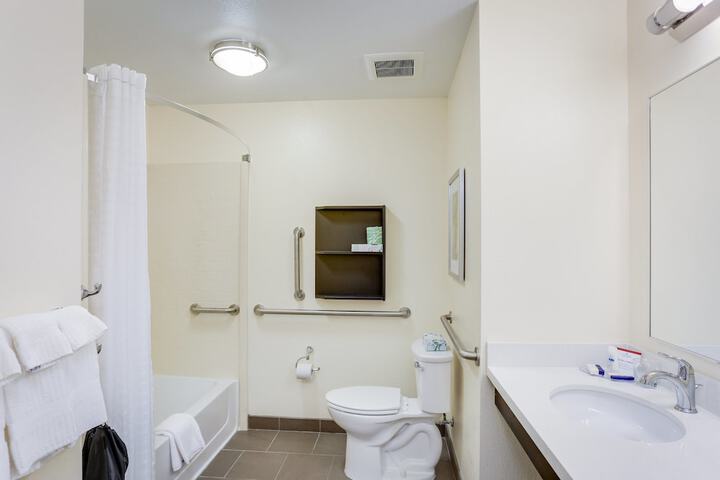 Candlewood Suites College Station at University by IHG