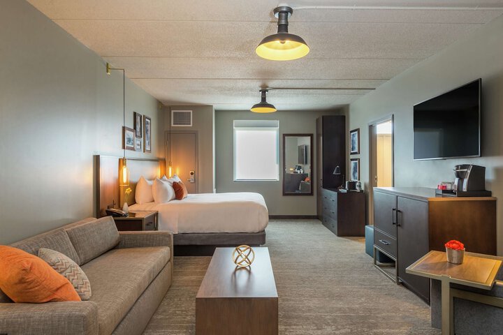 Room 51 of 77