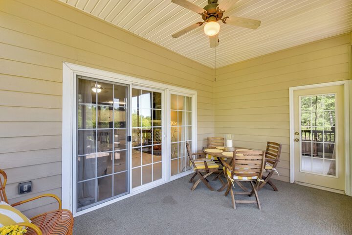 Balcony & Golf Course View! Condo at Kingwood