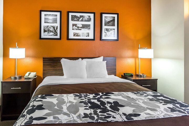 Room 35 of 61
