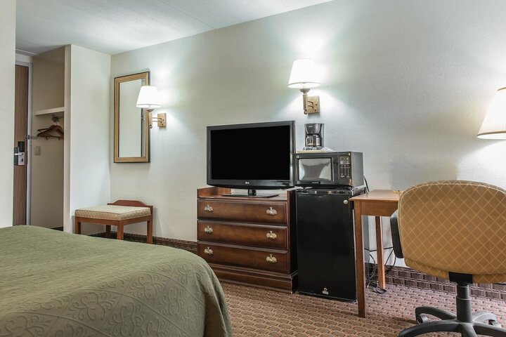 Room 27 of 43