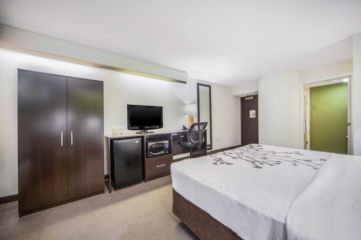 Room 22 of 37