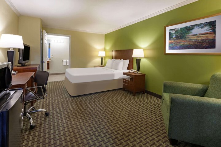 Room 25 of 87
