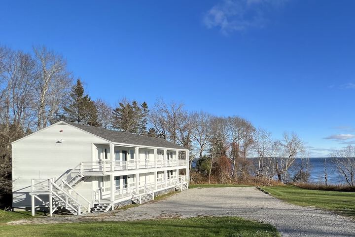 High Tide Inn
