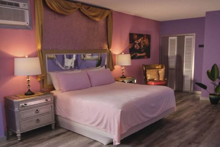 Room 21 of 38