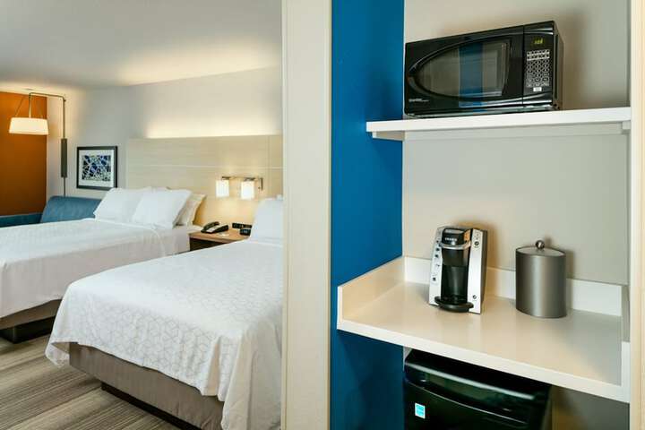 Holiday Inn Express & Suites Medford by IHG