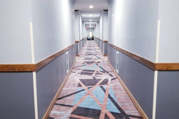 Ballroom/Hall 32 of 35