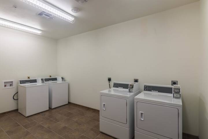 Room 13 of 32