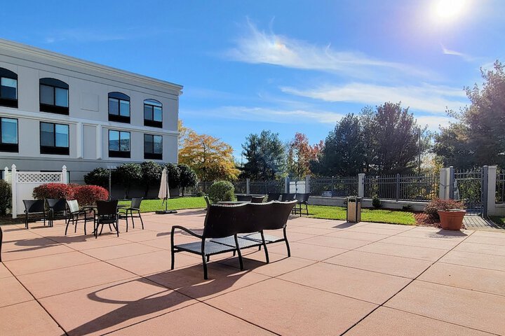 Hotel Exterior 90 of 90