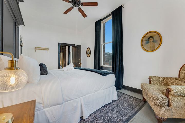 The Historic Grand Canyon Hotel
