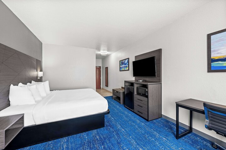 Room 17 of 36