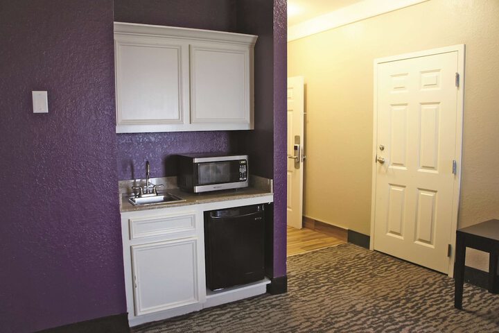 La Quinta Inn & Suites by Wyndham Pearland - Houston South