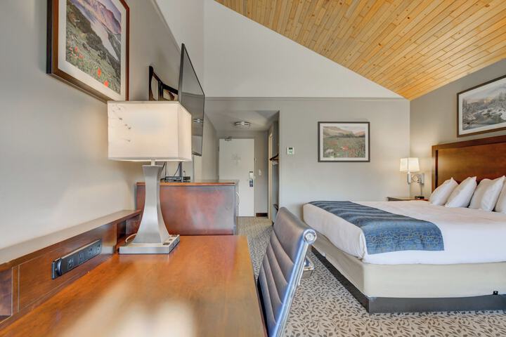 Whitefish Riverfront Hotel
