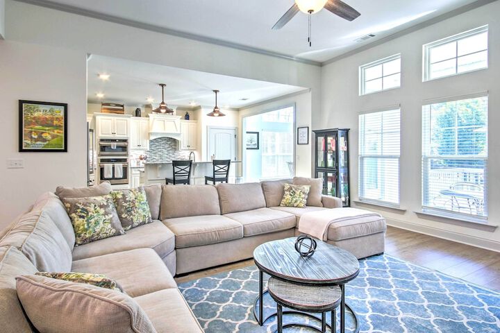 North Augusta Getaway w / Large Deck & Yard