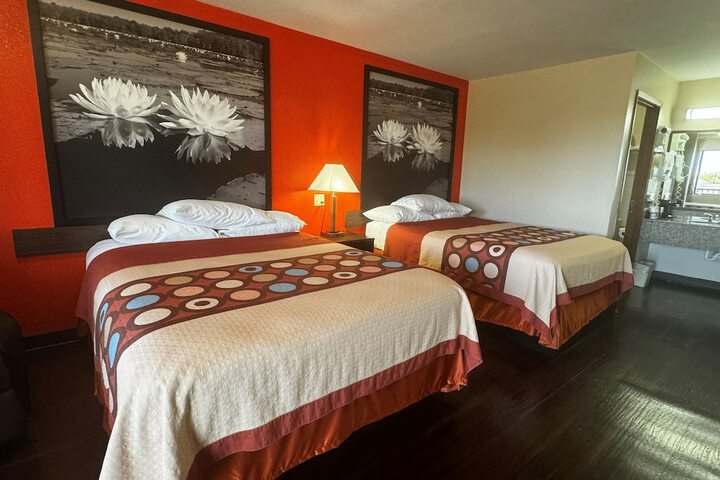 Room 14 of 33